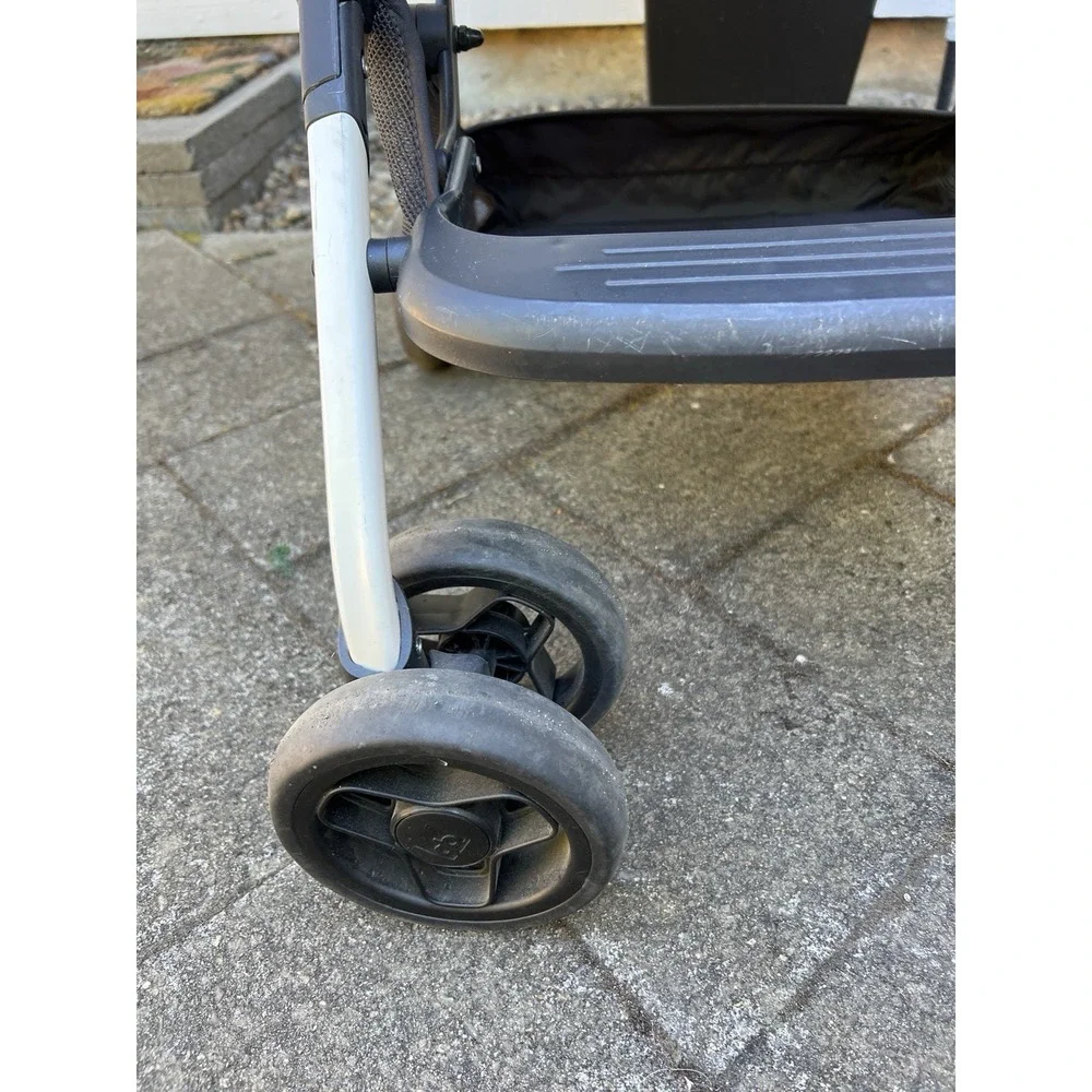 gb Qbit Stroller White Easy Fold High Quality Stroller EUC